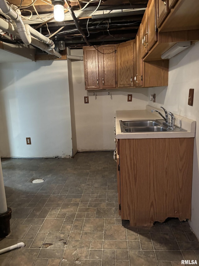 1905 S Whittier Ave, Springfield, IL 62704 - kitchen featuring brown cabinets