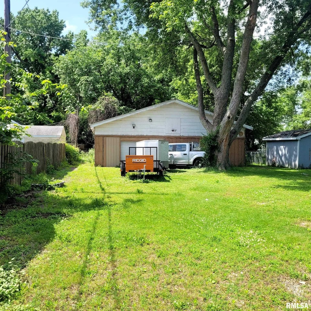 222 E Apple Orchard Rd, Springfield, IL 62703 - view of yard with a garage and an outdoor structure