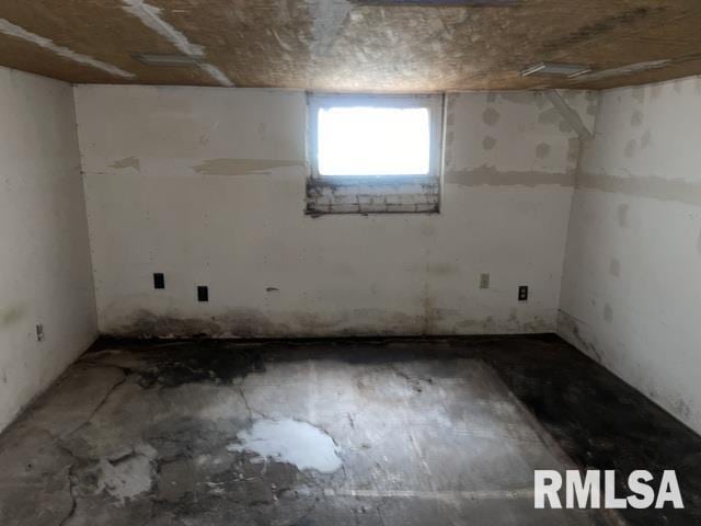 2541 S 10th St, Springfield, IL 62703 - view of basement