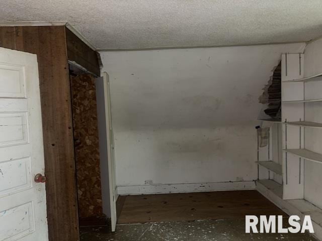 2541 S 10th St, Springfield, IL 62703 - empty room with a textured ceiling and wood finished floors