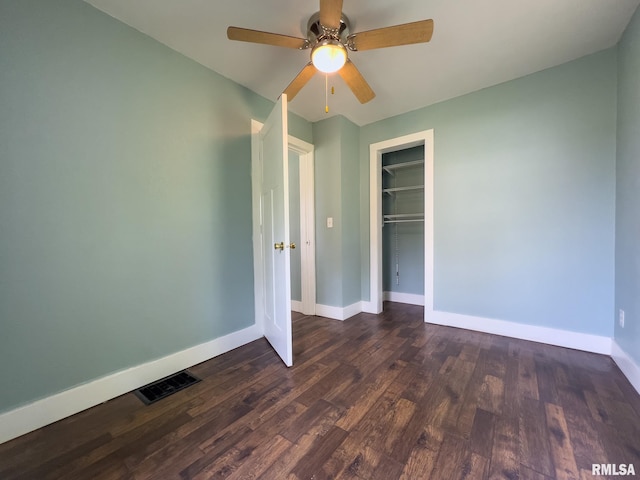 100 N Austin Ave, Abingdon, IL 61410 - unfurnished bedroom with dark wood finished floors, a closet, and ceiling fan