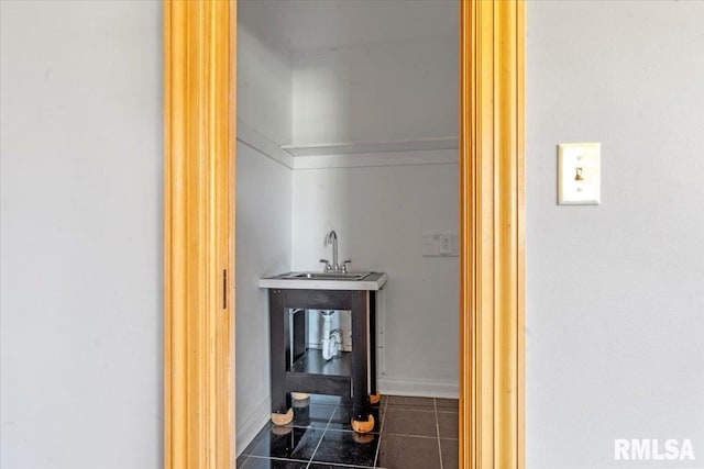 421 W Jackson Pkwy, Springfield, IL 62704 - hallway with a sink and tile patterned floors
