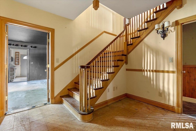 421 W Jackson Pkwy, Springfield, IL 62704 - stairway with baseboards