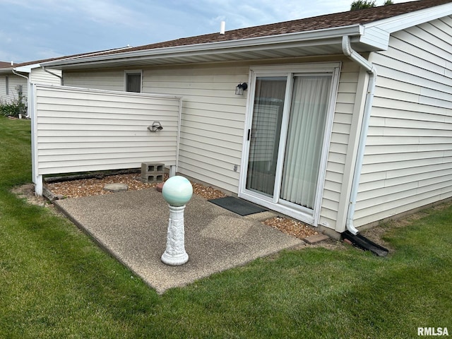 100 E Heights Ave, Taylorville, IL 62568 - back of house with a yard