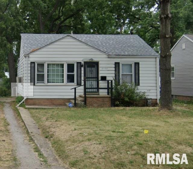2132 E Adams St, Springfield, IL 62703 - bungalow-style house with a shingled roof, a front yard, driveway, and view of wooded area