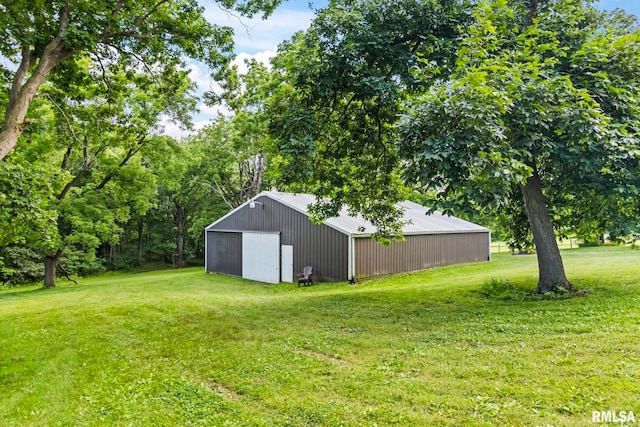 1847 New Salem Church Rd, New Berlin, IL 62670 - view of grassy yard with an outbuilding, an outdoor structure, and a detached garage