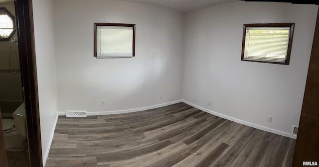 516 E Ash St, Springfield, IL 62703 - unfurnished room featuring dark wood finished floors and baseboards