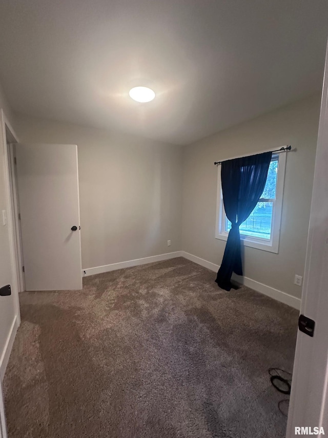 2016 Chestnut St, Quincy, IL 62301 - carpeted empty room featuring baseboards
