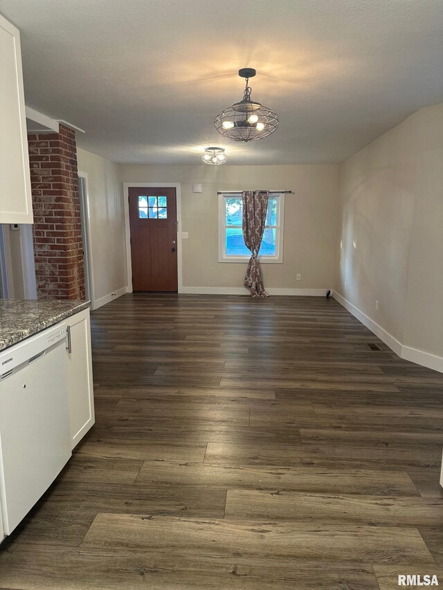 2016 Chestnut St, Quincy, IL 62301 - foyer with plenty of natural light and dark wood finished floors