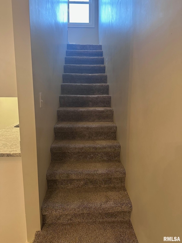 2016 Chestnut St, Quincy, IL 62301 - view of stairway