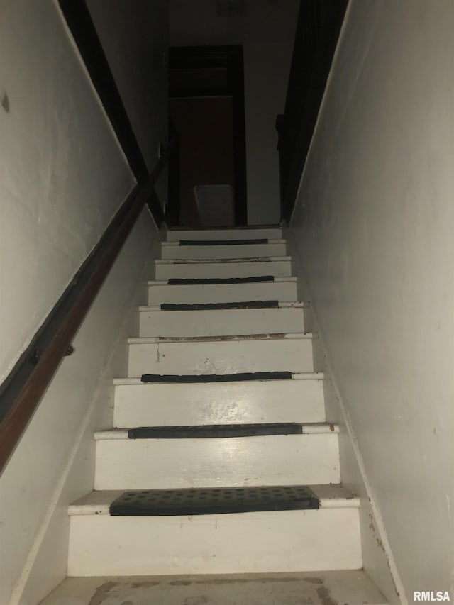 342 W Reynolds St, Springfield, IL 62702 - view of stairway