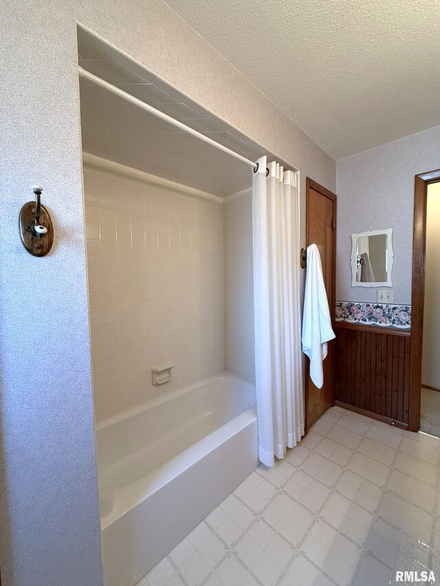 597 Walnut St, Knoxville, IL 61448 - bathroom featuring shower / bath combo, vanity, and a textured ceiling