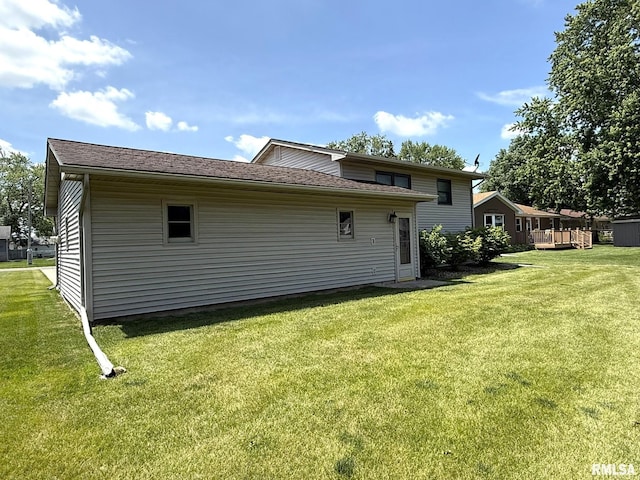 597 Walnut St, Knoxville, IL 61448 - rear view of property with a lawn