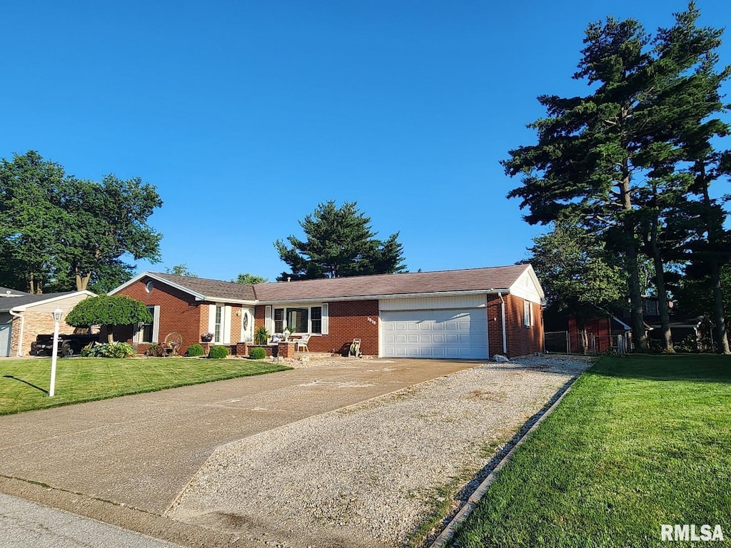 2828 Kingsridge Dr, Quincy, IL 62301 - photo 1