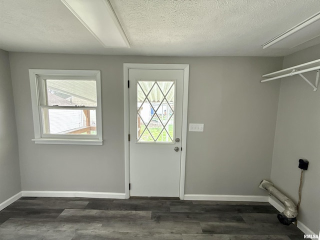 2015 N 19th St, Springfield, IL 62702 - laundry area with dark wood-type flooring and a textured ceiling