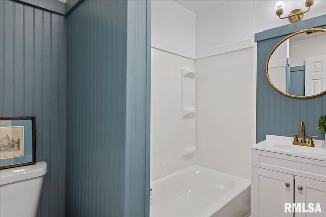 707 N Adams St, Lincoln, IL 62656 - bathroom with vanity and shower / bath combination