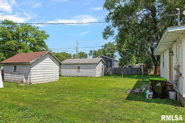 707 N Adams St, Lincoln, IL 62656 - view of yard featuring an outdoor structure