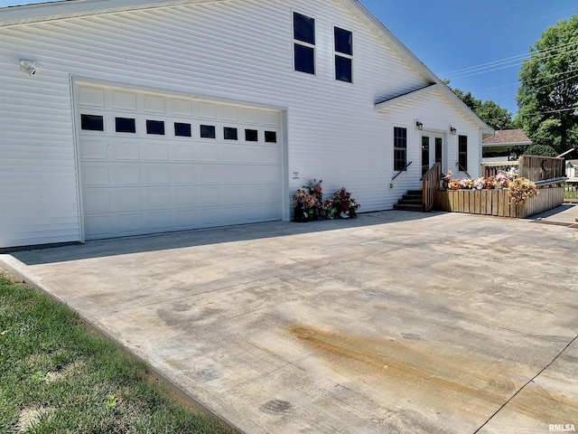 309 W Vandalia Rd, Jacksonville, IL 62650 - photo 2