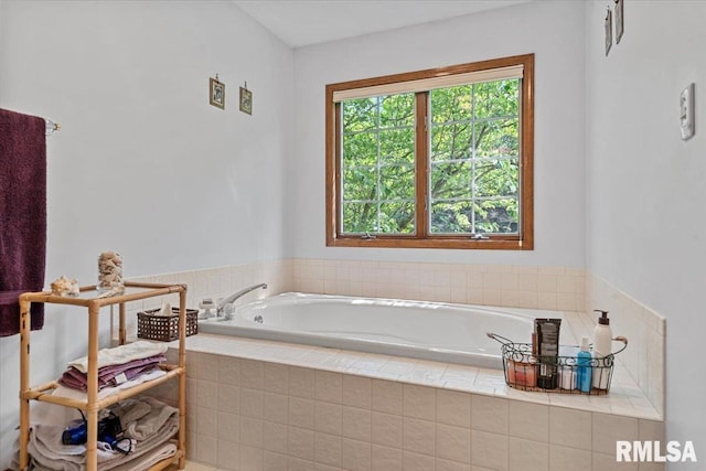 828 Coventry Pt, Springfield, IL 62702 - full bathroom with a bath