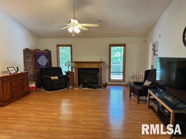 403 Timbercreek Dr, Jacksonville, IL 62650 - photo 2
