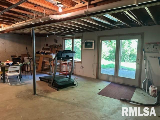 403 Timbercreek Dr, Jacksonville, IL 62650 - photo 25