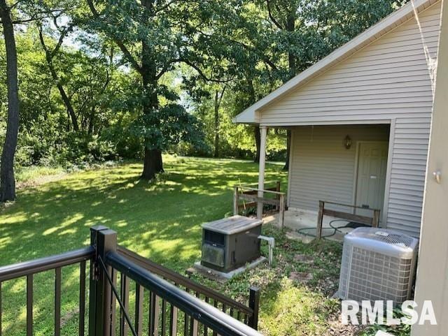 403 Timbercreek Dr, Jacksonville, IL 62650 - photo 33