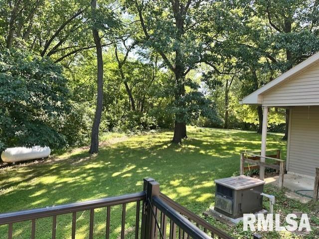 403 Timbercreek Dr, Jacksonville, IL 62650 - photo 34