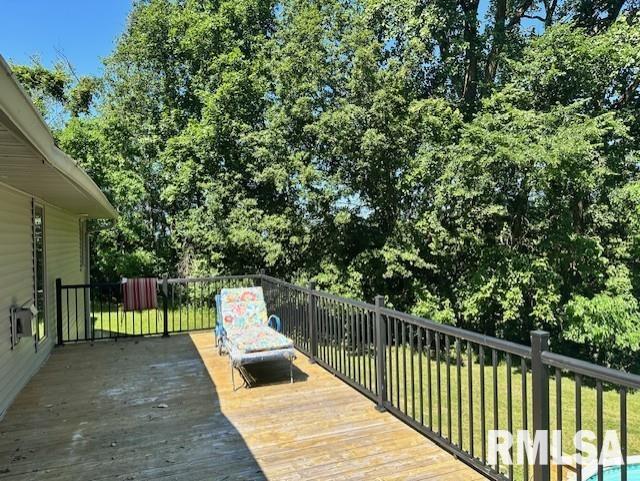 403 Timbercreek Dr, Jacksonville, IL 62650 - photo 35