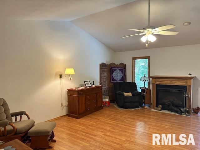 403 Timbercreek Dr, Jacksonville, IL 62650 - photo 5