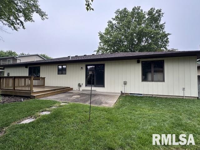 2524 Greenbriar Rd, Springfield, IL 62704 - rear view of property featuring a deck, a yard, and a patio area