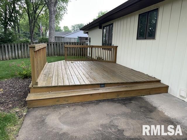 2524 Greenbriar Rd, Springfield, IL 62704 - view of deck