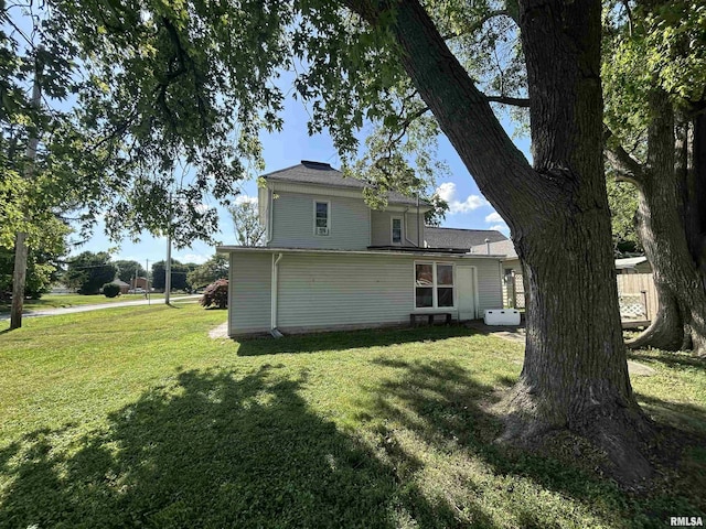 120 S Walnut St, Assumption, IL 62510 - rear view of house with a yard