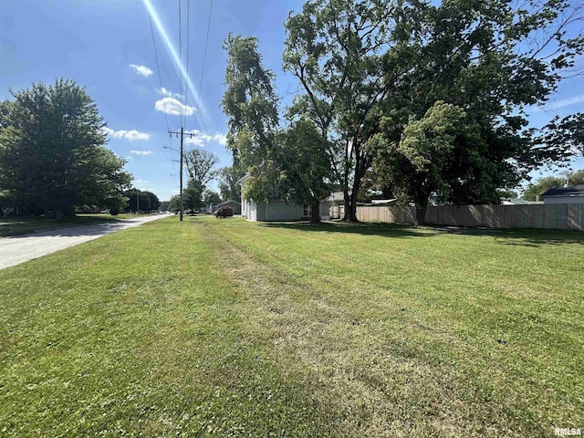 120 S Walnut St, Assumption, IL 62510 - view of yard