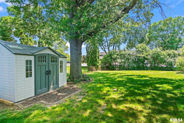 2924 Flowerbrook Ct, Springfield, IL 62702 - view of yard with a shed
