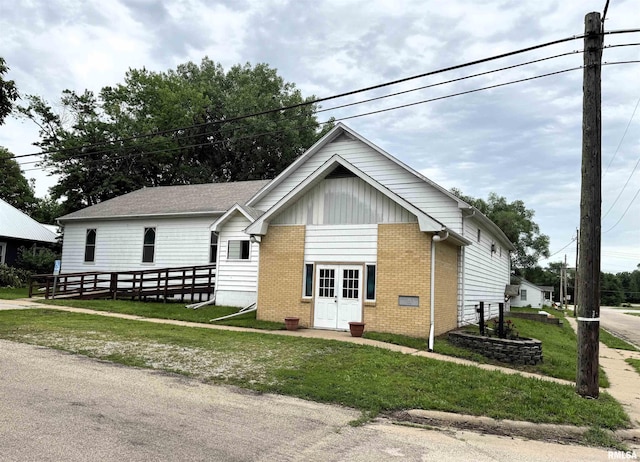 925 S 10th St, Havana, IL 62644 - ranch-style home with brick siding, french doors, a front yard, and board and batten siding