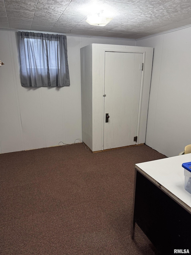 925 S 10th St, Havana, IL 62644 - bedroom with carpet floors and a decorative wall