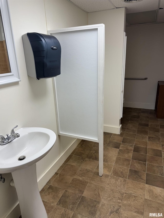 925 S 10th St, Havana, IL 62644 - bathroom with baseboards and a shower