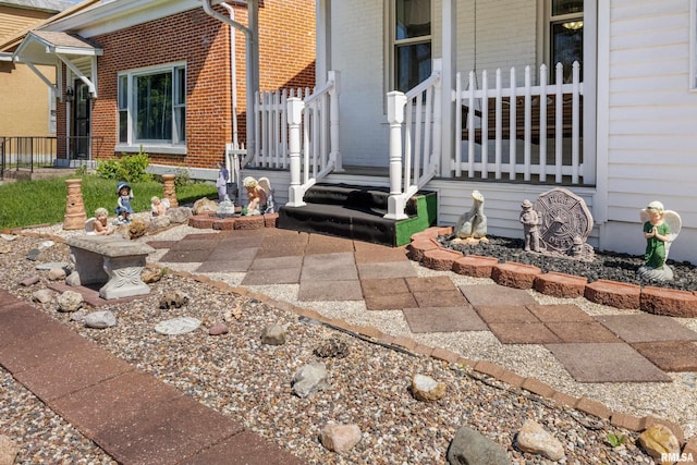 925 Payson Ave, Quincy, IL 62301 - view of exterior entry featuring brick siding and covered porch