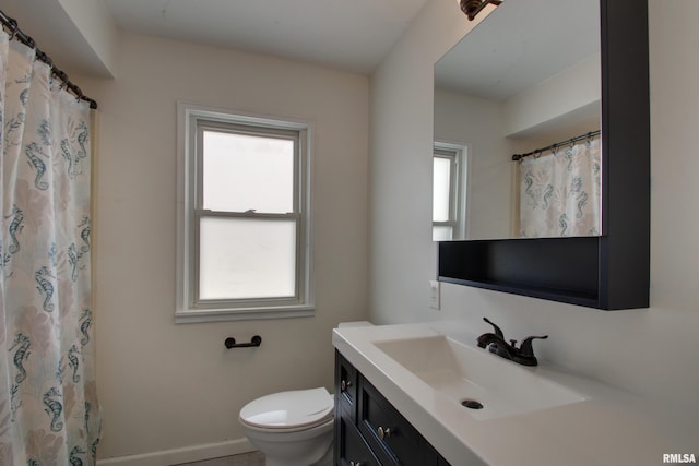 1421 N 13th St, Quincy, IL 62301 - full bath with vanity and a shower with shower curtain