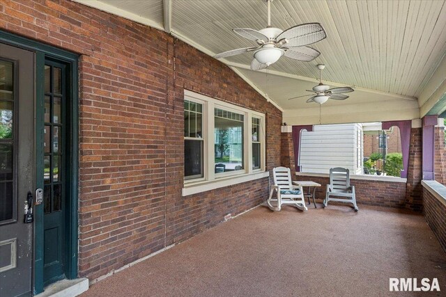 215 E Market St, Taylorville, IL 62568 - photo 5