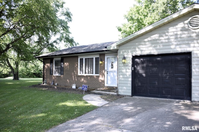 3227 Clarendon Dr, Springfield, IL 62704 - photo 1