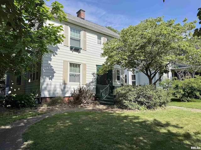 814 N Prairie St, Galesburg, IL 61401 - view of front facade with a front lawn and a chimney