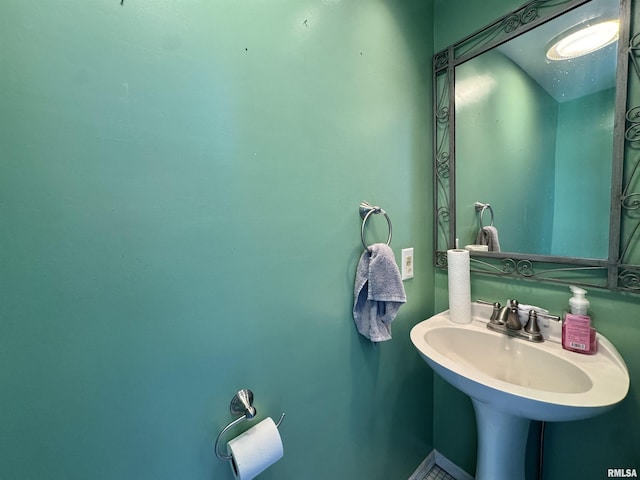 814 N Prairie St, Galesburg, IL 61401 - bathroom with a sink