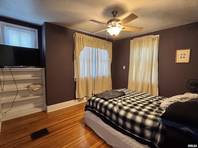 814 N Prairie St, Galesburg, IL 61401 - bedroom featuring a textured ceiling, wood finished floors, and ceiling fan