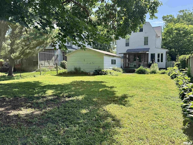 814 N Prairie St, Galesburg, IL 61401 - view of yard featuring a sunroom