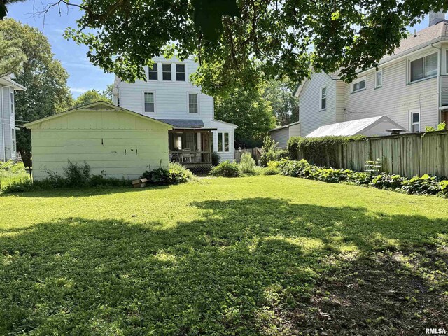814 N Prairie St, Galesburg, IL 61401 - view of yard