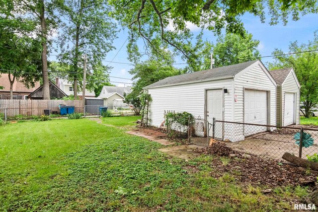 2535 S 8th St, Springfield, IL 62703 - view of yard with a detached garage and an outdoor structure