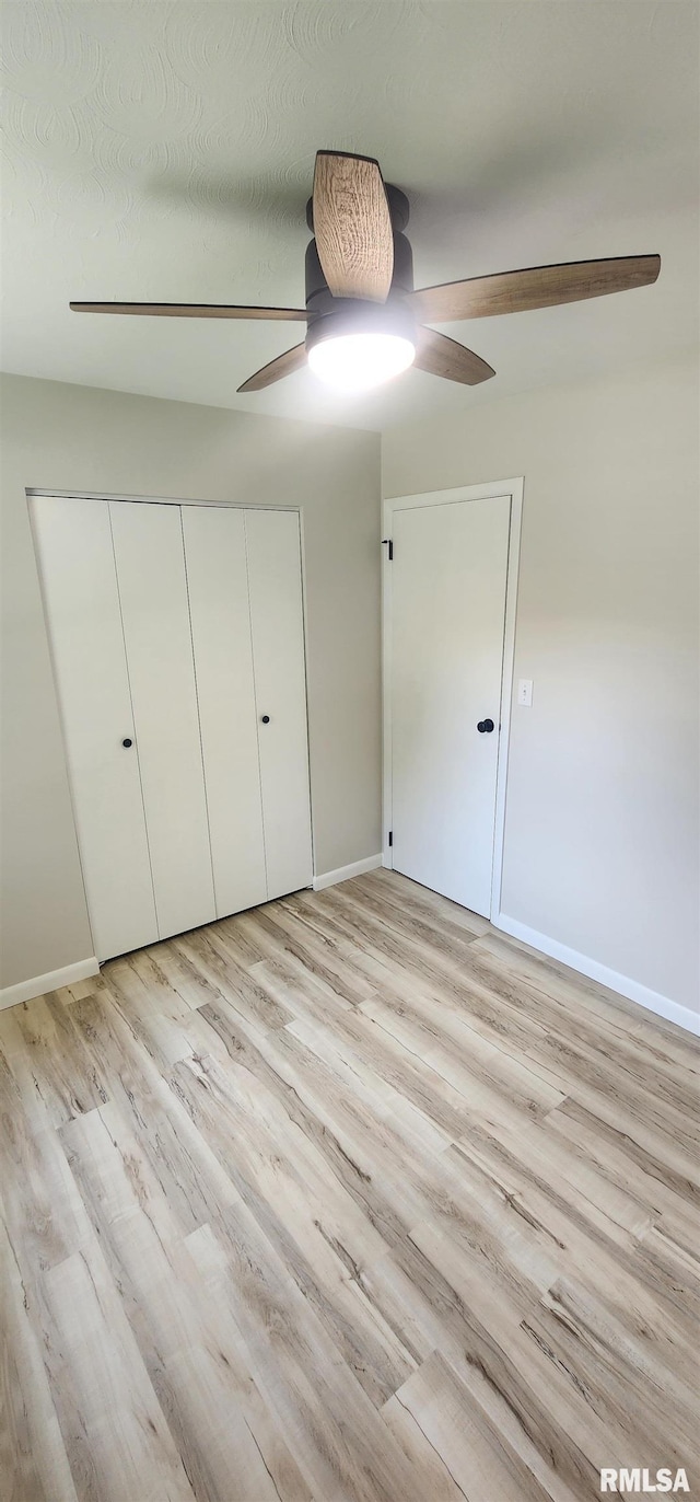 2217 Ramsey Ave, Springfield, IL 62702 - unfurnished bedroom featuring light wood-style flooring, a ceiling fan, and a closet