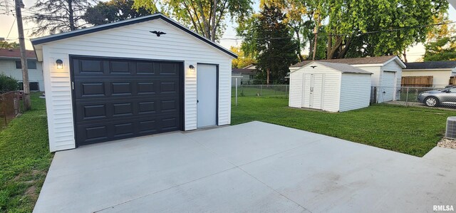 2217 Ramsey Ave, Springfield, IL 62702 - detached garage featuring concrete driveway