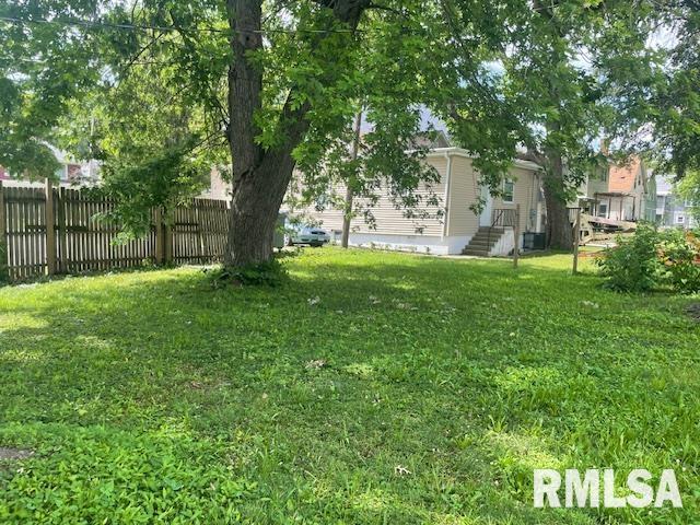 929 W Governor St, Springfield, IL 62702 - photo 24